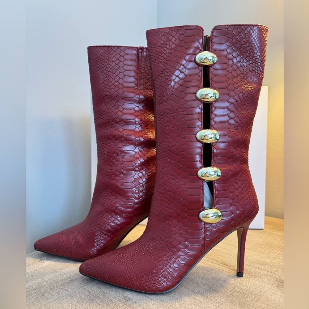 Katy Perry “Revival Ornament” Boot – Cranberry Red Snake Print | Size 7.5 | NWT